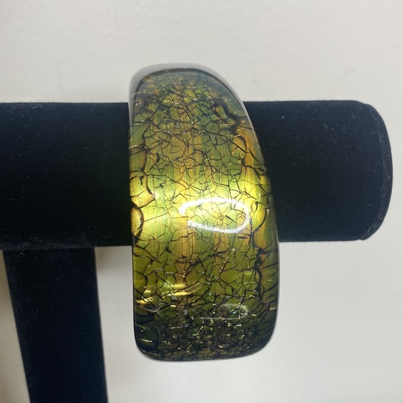 💚🖤Vintage Lucite Bangle Bracelet | Crackle Motif | Green & Black - Picture 10 of 12